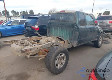 2000 Toyota Tacoma из США, поврежденный, VIN 4TAWM72N9YZ649928